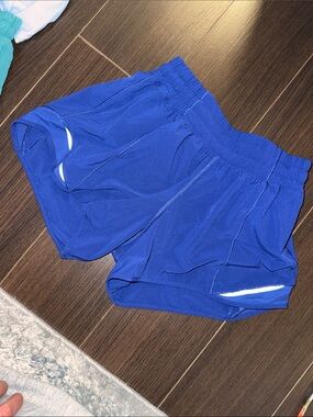 Lululemon Shorts Hotty Hot, Low Rise 4”, sz4